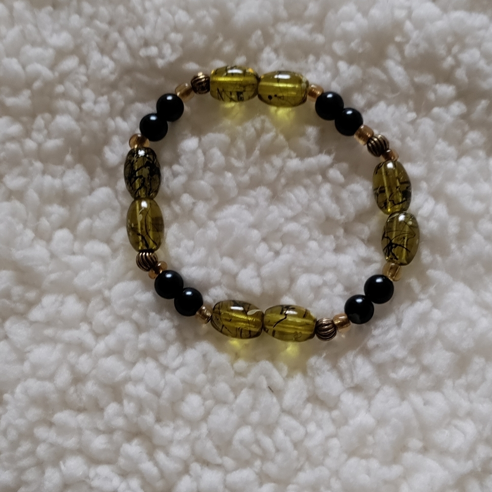 Glass bead bracelet